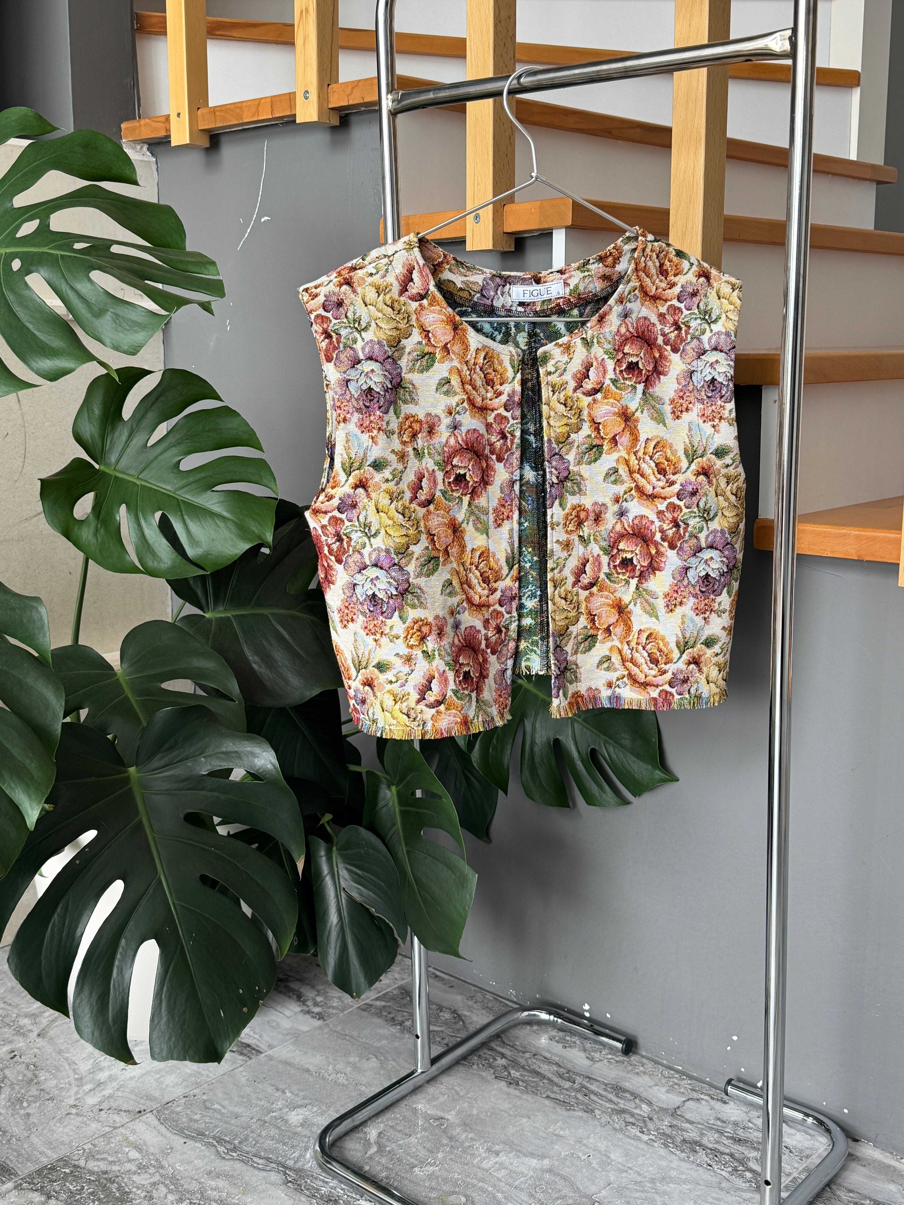 FLORAL VEST