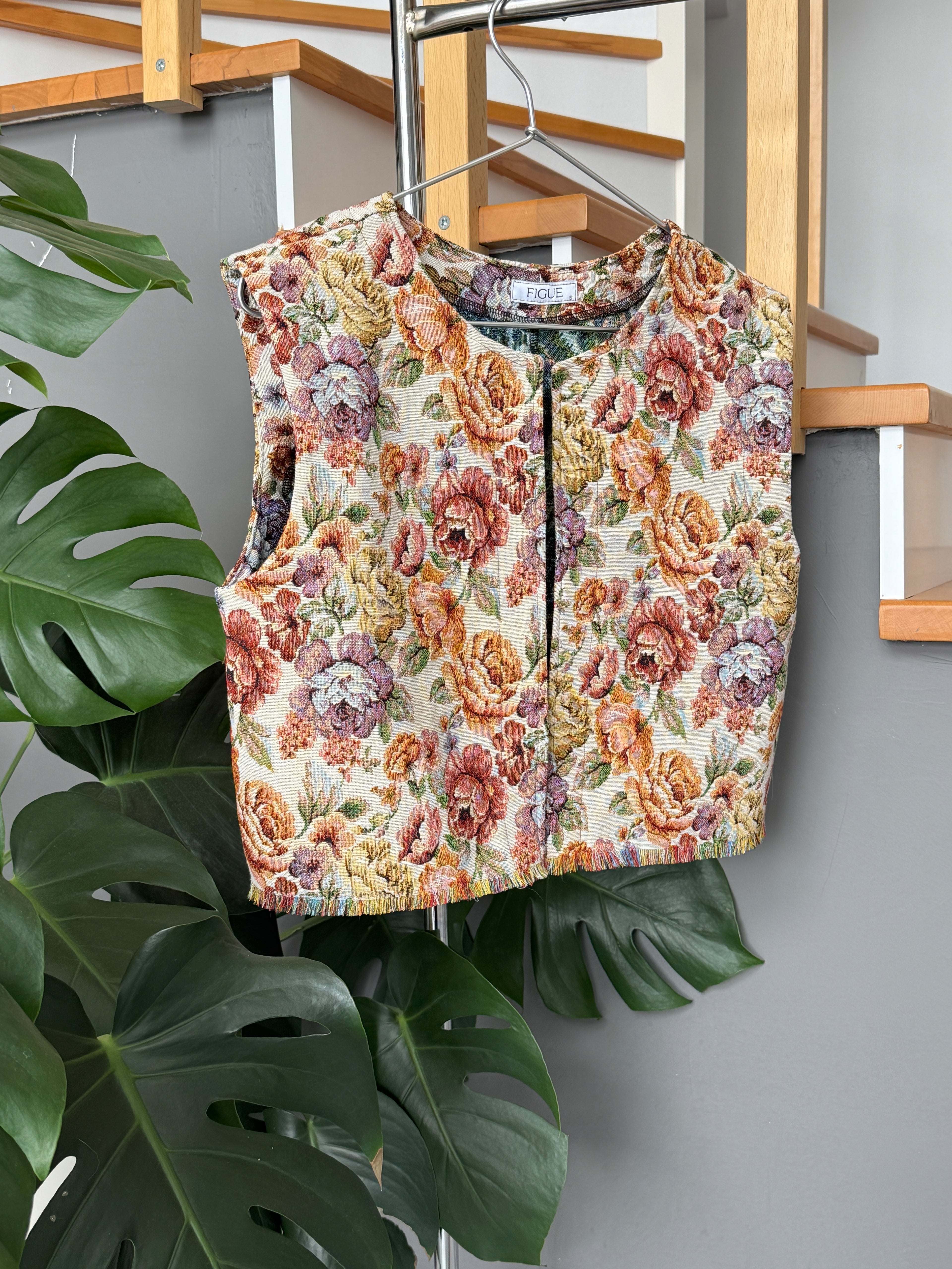 FLORAL VEST