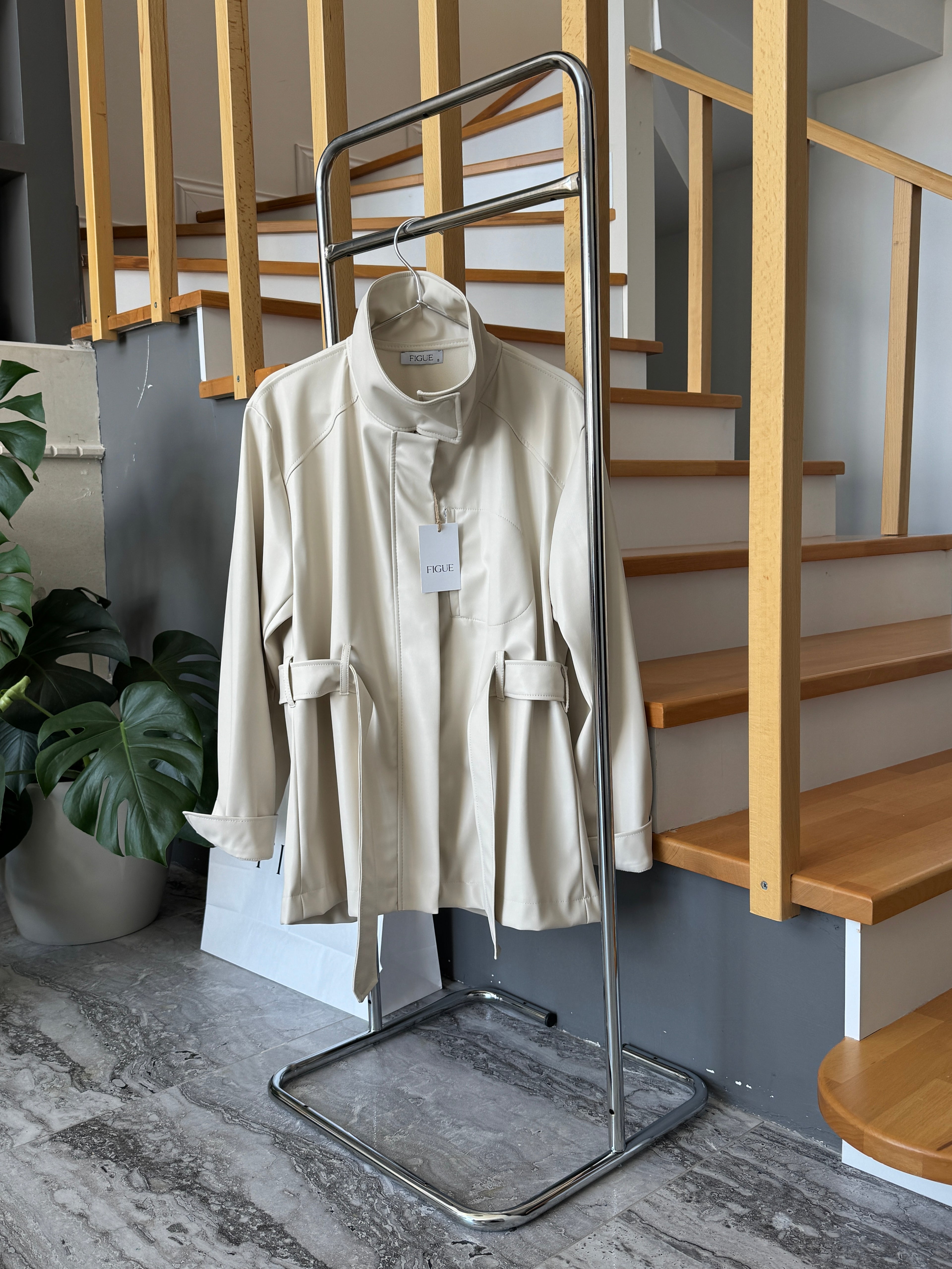 VANILLA MODERN TRENCH